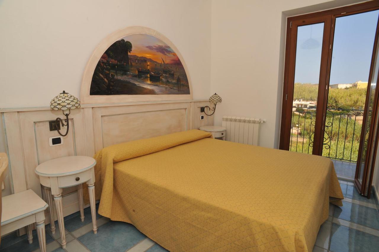 Hotel Isolabella فينتوتيني المظهر الخارجي الصورة