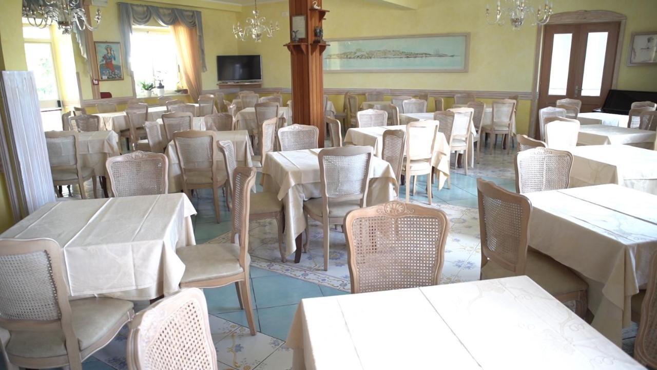 Hotel Isolabella فينتوتيني المظهر الخارجي الصورة
